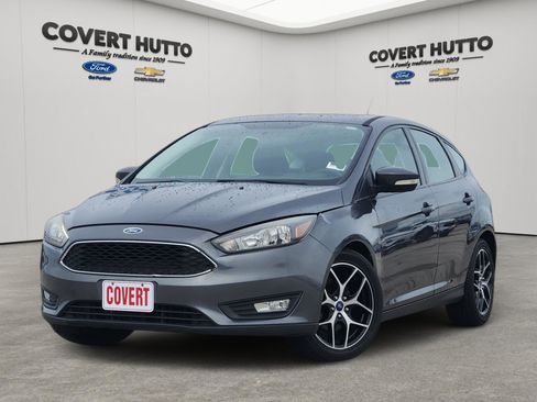 Used 2017 Ford Focus SEL w/ Cold Weather Package FWD image 1