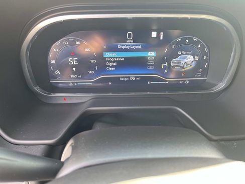 Used 2022 Chevrolet Suburban RST w/ Luxury Package image 35