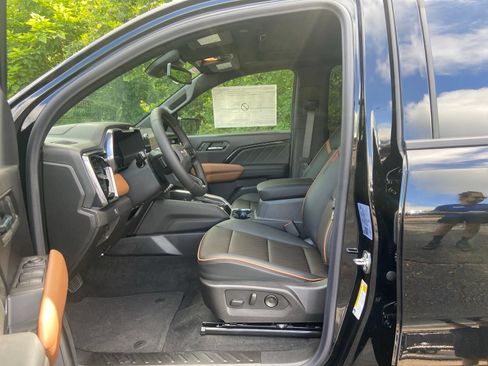 New 2026 GMC Canyon AT4 w/ Technology Plus Package AWD/4WD image 14