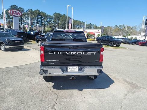 Used 2024 Chevrolet Silverado 2500 LTZ w/ LTZ Convenience Package image 7