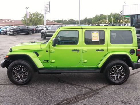 Used 2026 Jeep Wrangler Unlimited Sahara AWD/4WD image 4