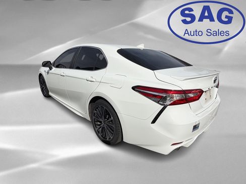 Used 2020 Toyota Camry SE w/ Carpet Mat Package image 4