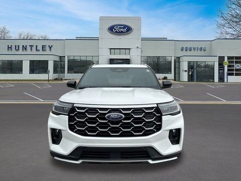 Used 2025 Ford Explorer Platinum w/ Ultimate Package AWD/4WD image 2