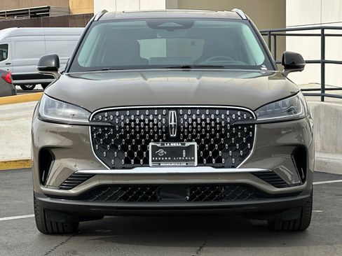 New 2026 Lincoln Aviator Reserve w/ Luxury Package RWD image 8