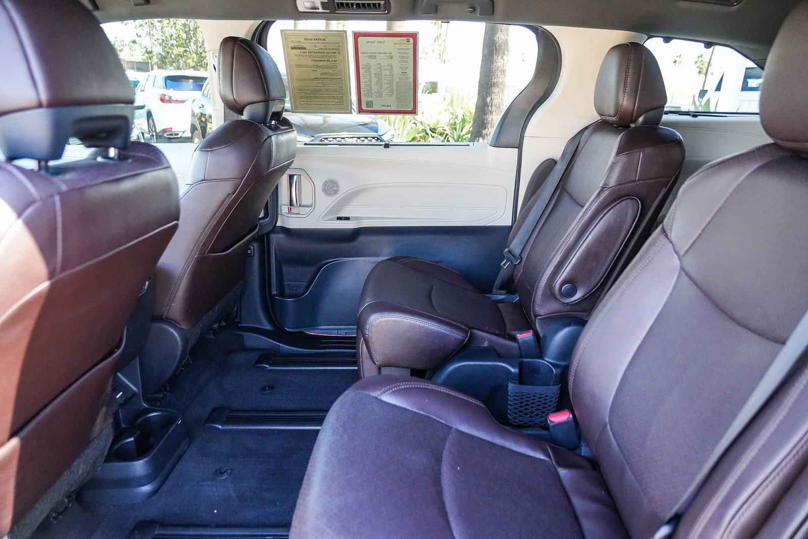 Certified 2022 Toyota Sienna Platinum w/ Outdoor Package (TMS) FWD image 19