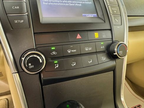 Used 2017 Toyota Camry LE FWD image 19