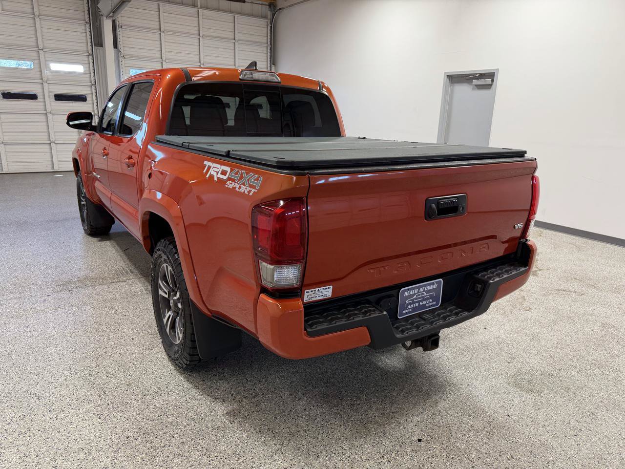 Used 2017 Toyota Tacoma TRD Sport w/ Tow Package (A/T) AWD/4WD image 8