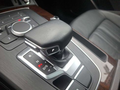 Used 2020 Audi Q5 2.0T Premium w/ Convenience Package image 12