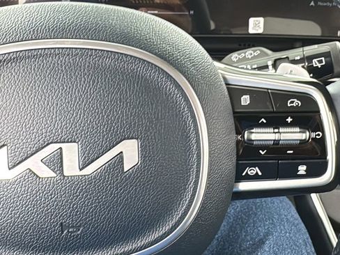 New 2026 Kia Carnival EX FWD image 25