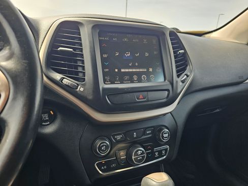 Used 2016 Jeep Cherokee Limited AWD/4WD image 24