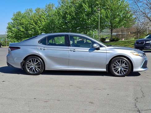 Used 2024 Toyota Camry XLE w/ Cold Weather Package FWD image 9