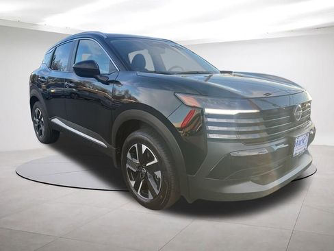 New 2026 Nissan Kicks SV w/ SV Premium Package AWD/4WD image 7