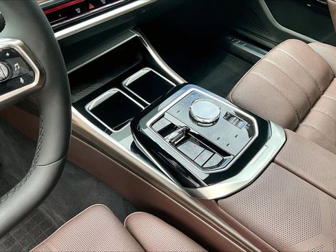 Used 2025 BMW 760i xDrive w/ Executive Package AWD/4WD image 16