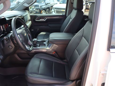 Used 2024 Chevrolet Silverado 1500 LTZ w/ Technology Package AWD/4WD image 17