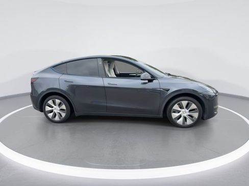 Used 2024 Tesla Model Y Long Range AWD/4WD image 9