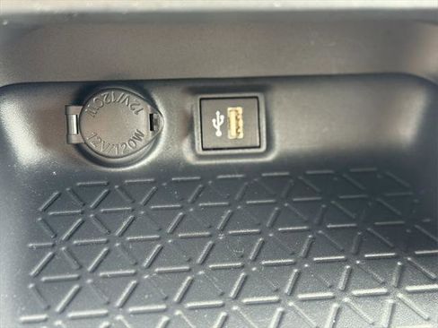 Certified 2025 Toyota RAV4 LE image 21