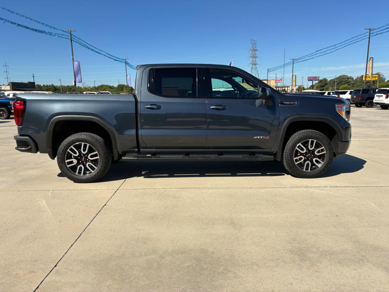 Used 2021 GMC Sierra 1500 AT4 w/ AT4 Premium Package AWD/4WD image 5
