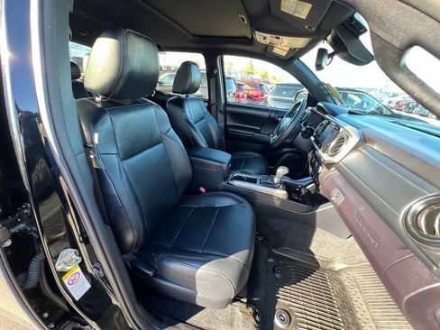 Used 2018 Toyota Tacoma Limited image 29