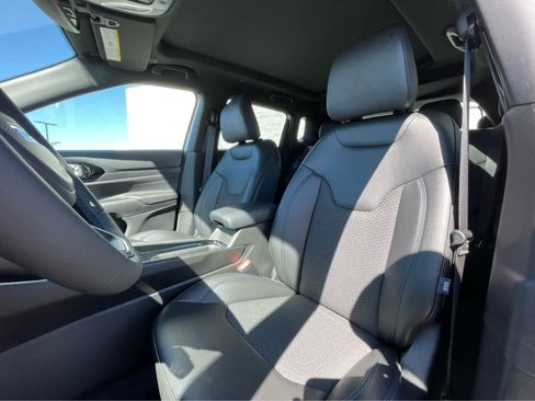 New 2025 Jeep Compass Latitude w/ Sun & Sound Group image 21