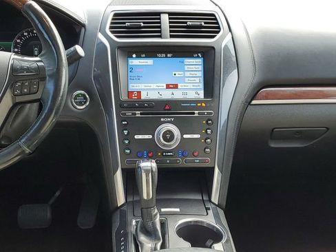 Used 2018 Ford Explorer Platinum AWD/4WD image 16