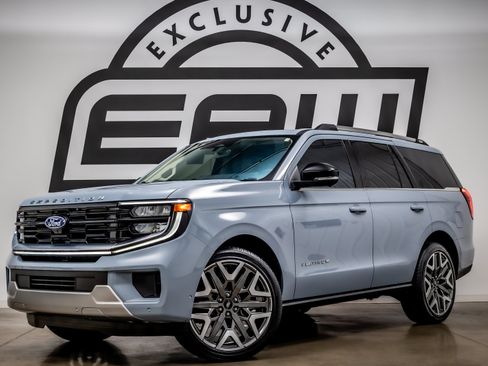 Used 2025 Ford Expedition Platinum w/ Platinum Ultimate Package AWD/4WD image 1