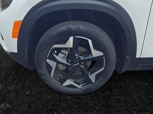 Used 2025 Kia Seltos S image 9