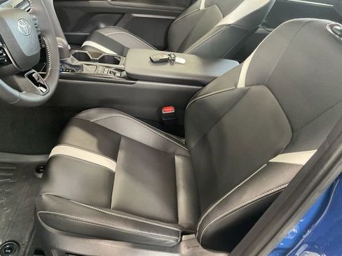 Used 2025 Toyota Camry SE w/ Convenience Package FWD image 11