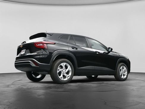 New 2026 Chevrolet Trax LS w/ LS Convenience Package FWD image 49