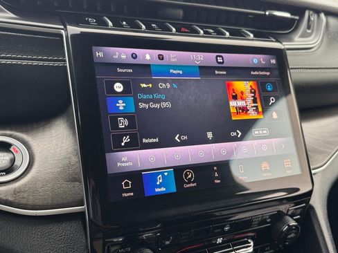 Used 2025 Jeep Grand Cherokee L Limited w/ Black Appearance Package image 15