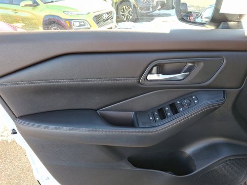 Used 2022 Nissan Rogue SV w/ SV Premium Package image 12