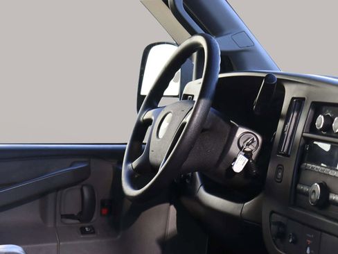 Used 2016 Chevrolet Express 2500 image 33