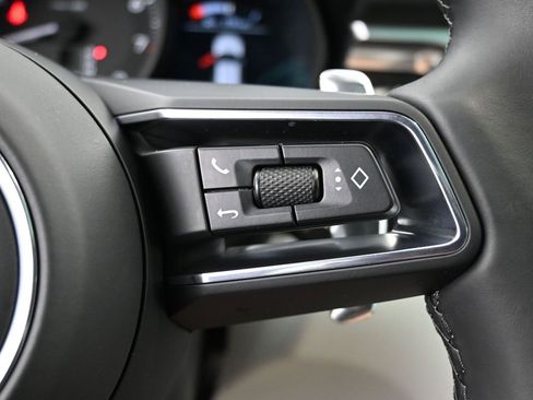 Used 2022 Porsche Macan image 11