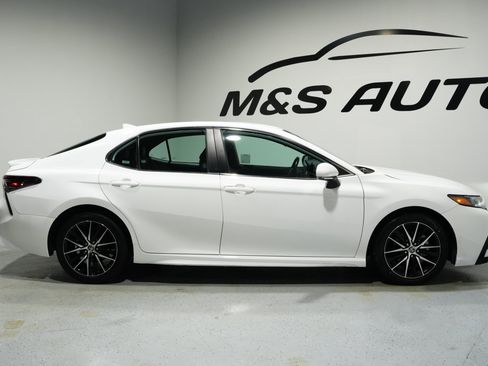 Used 2023 Toyota Camry SE image 6