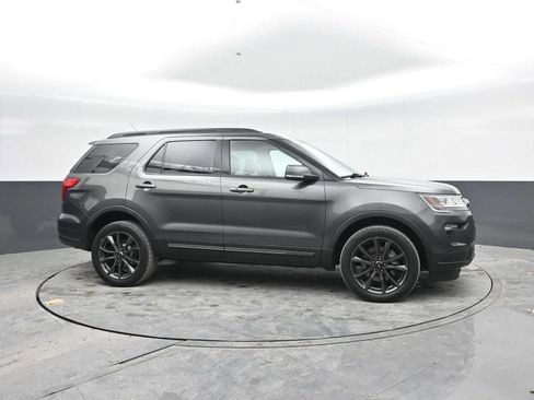 Used 2019 Ford Explorer XLT w/ Equipment Group 202A AWD/4WD image 7
