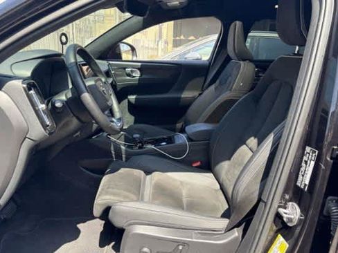 Used 2023 Volvo C40 P8 Recharge Ultimate AWD/4WD image 2