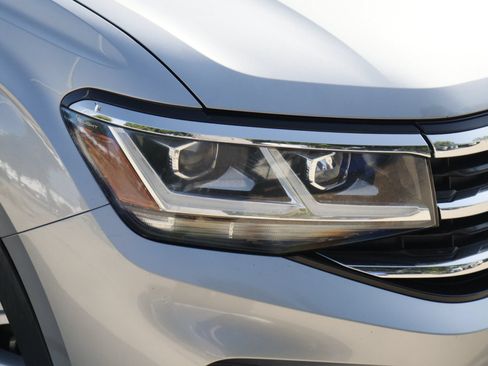 Used 2021 Volkswagen Atlas SE w/ Panoramic Sunroof Package FWD image 2