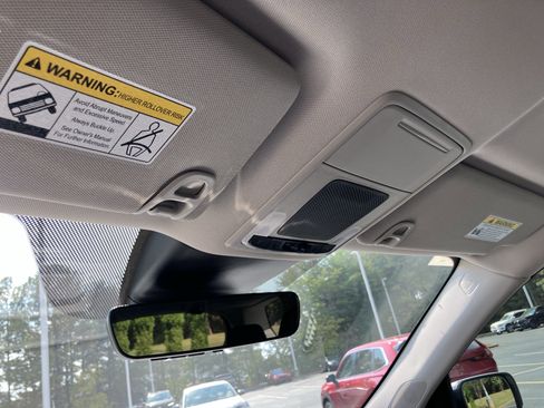 Used 2025 Honda Pilot EX-L image 29