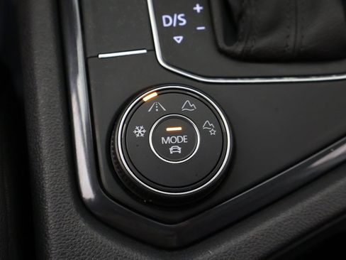 Used 2019 Volkswagen Tiguan SE w/ Panoramic Sunroof Package image 52