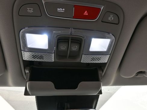 Used 2025 Kia Telluride SX w/ SX Captain's Chair Package image 27