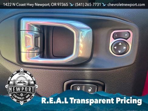Used 2024 Jeep Wrangler Unlimited Sahara AWD/4WD image 16