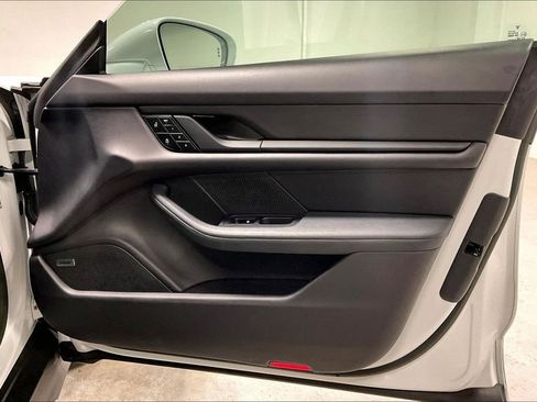 Used 2022 Porsche Taycan 4 Cross Turismo image 21