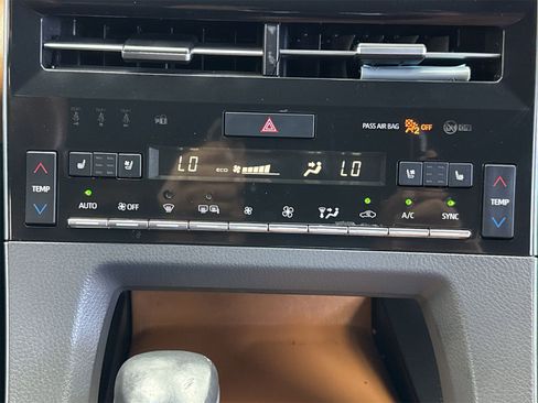 Used 2019 Toyota Avalon Limited image 28