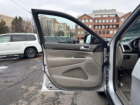 Used 2012 Jeep Grand Cherokee Laredo image 8