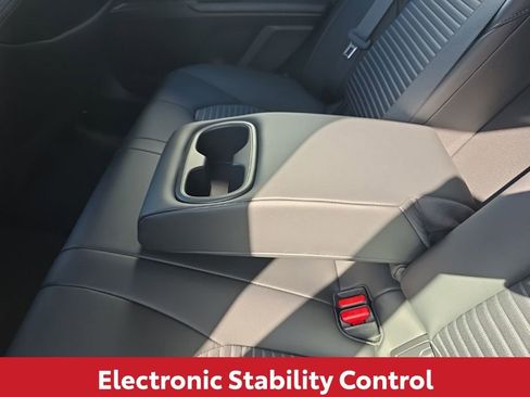 Used 2023 Toyota Camry SE image 18