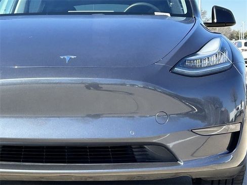 Used 2020 Tesla Model Y Long Range image 9