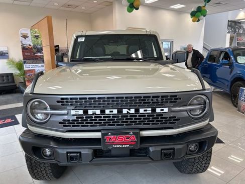 New 2025 Ford Bronco Badlands w/ Sasquatch Package image 2