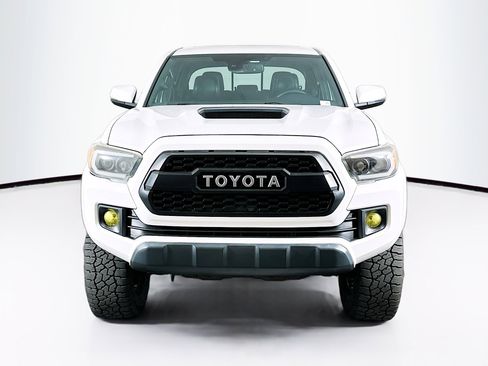 Used 2019 Toyota Tacoma TRD Sport image 2