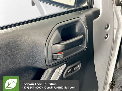 Used 2016 Jeep Wrangler Unlimited Rubicon w/ Connectivity Group image 12