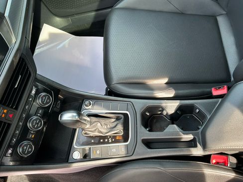 Used 2019 Volkswagen Jetta SE w/ Cold Weather Package FWD image 23