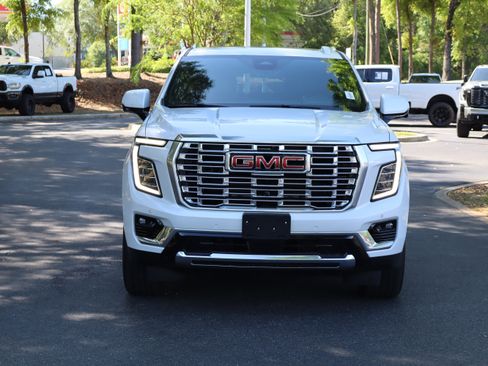Used 2025 GMC Yukon Denali w/ Denali Reserve Package image 3